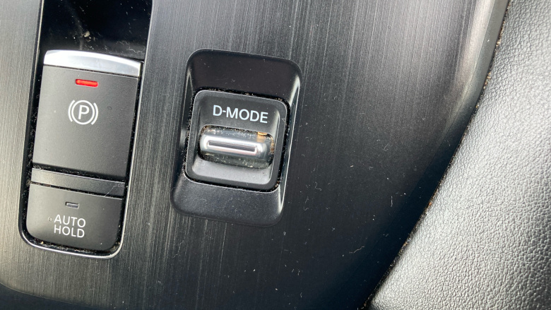 Nissan Qashqai 1.3 DiG-T MH N-Connecta 5dr Petrol Hatchback